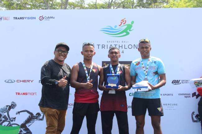 Prajurit Kodam IX/Udayana Juara di Event Internasional Bali Triathlon