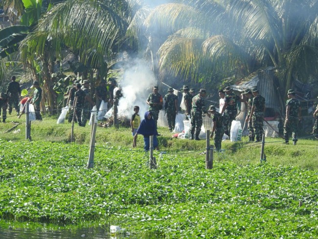 TNI Kepung Sungai Jangkuk Ampenan, 250 Personel Dikerahkan Bantu Pemerintah
