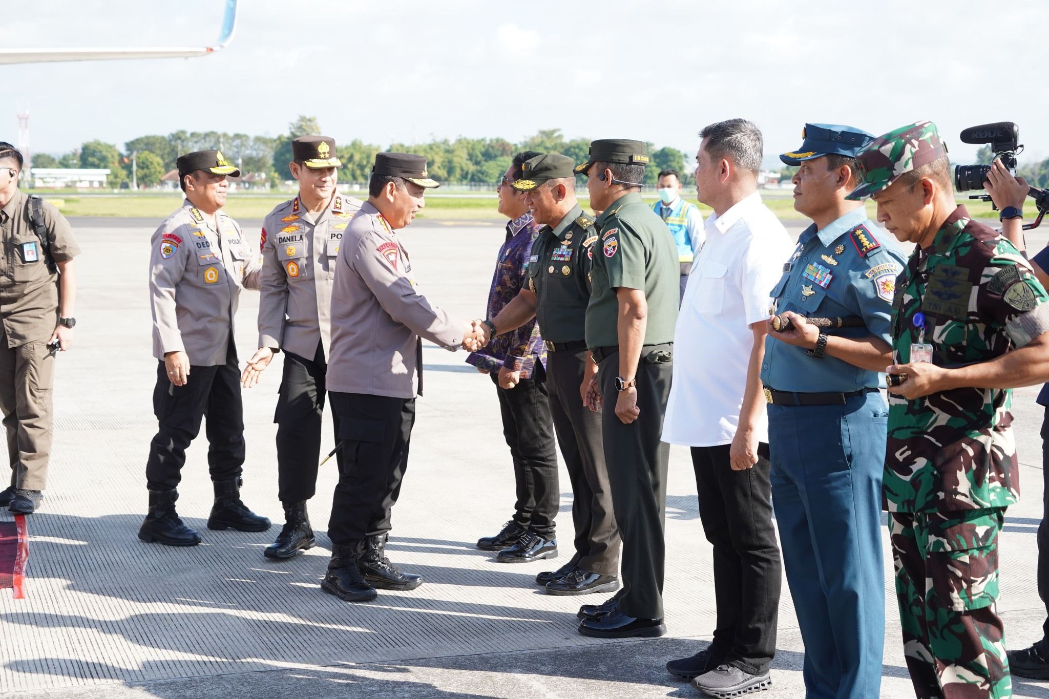 Sinergi TNI-Polri Terlihat Saat Kasdam IX/Udayana Sambut Kapolri