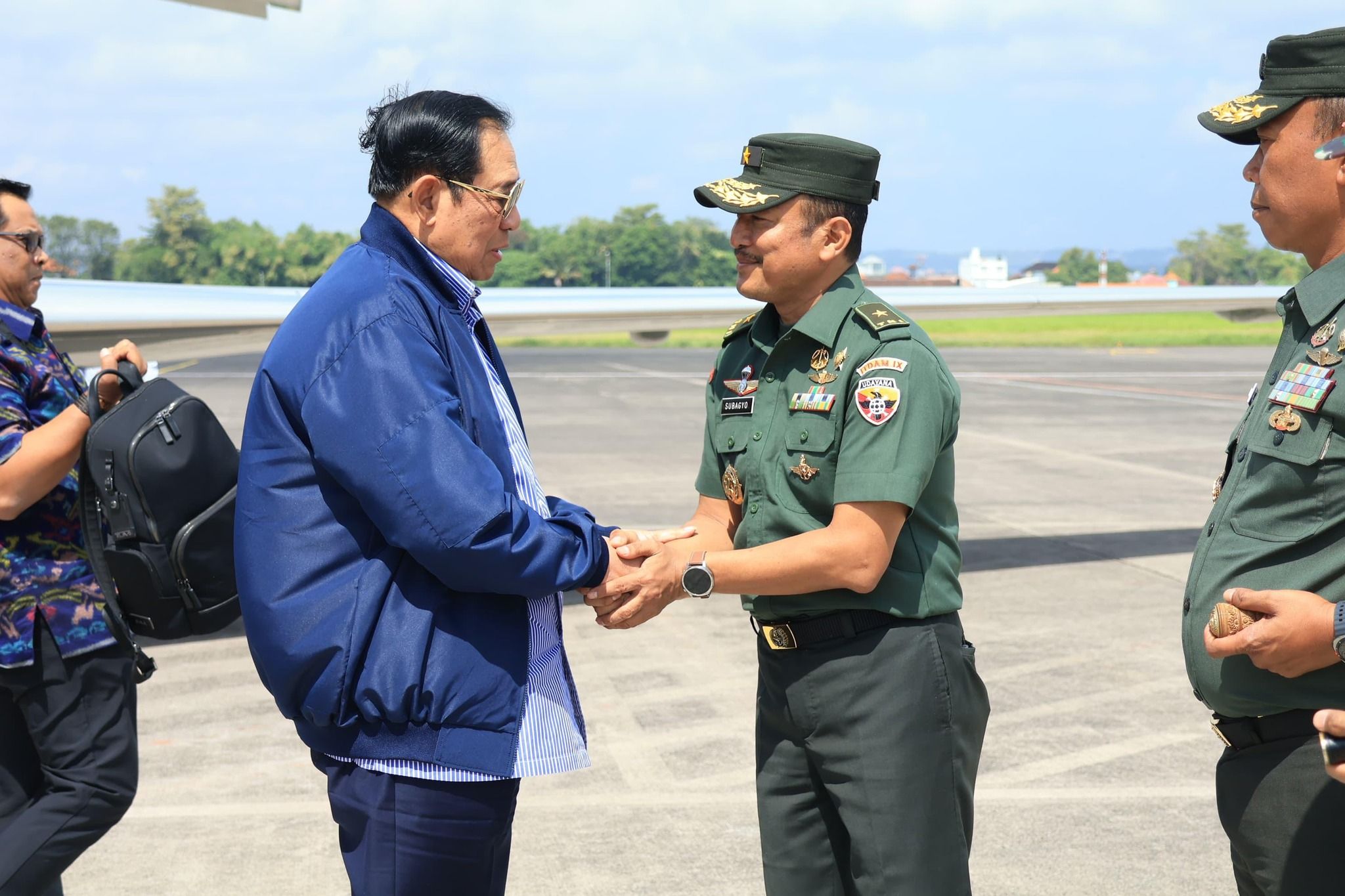 Irdam IX/Udayana Sambut Kedatangan SBY di Bandara Ngurah Rai