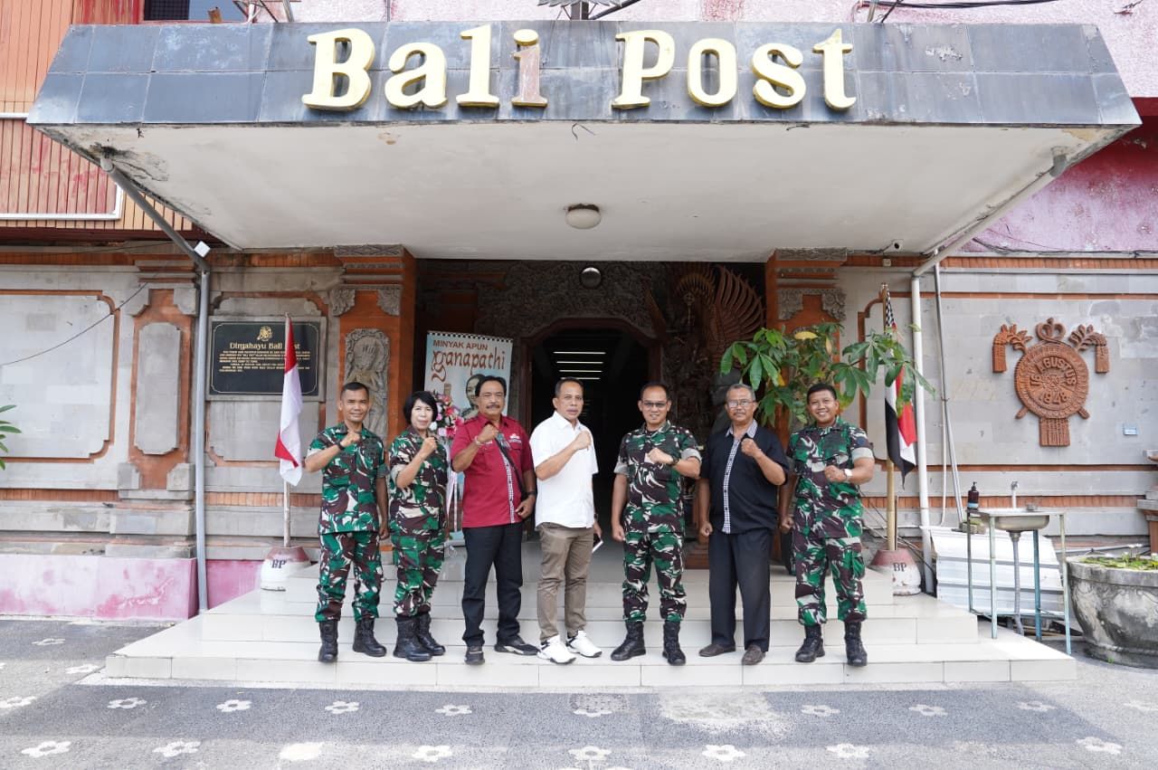 Perkuat Kolaborasi Informasi, Kapendam IX/Udayana Silaturahmi dengan Pimpinan Media Detik Bali, Bali Post, DenPost dan Bali TV