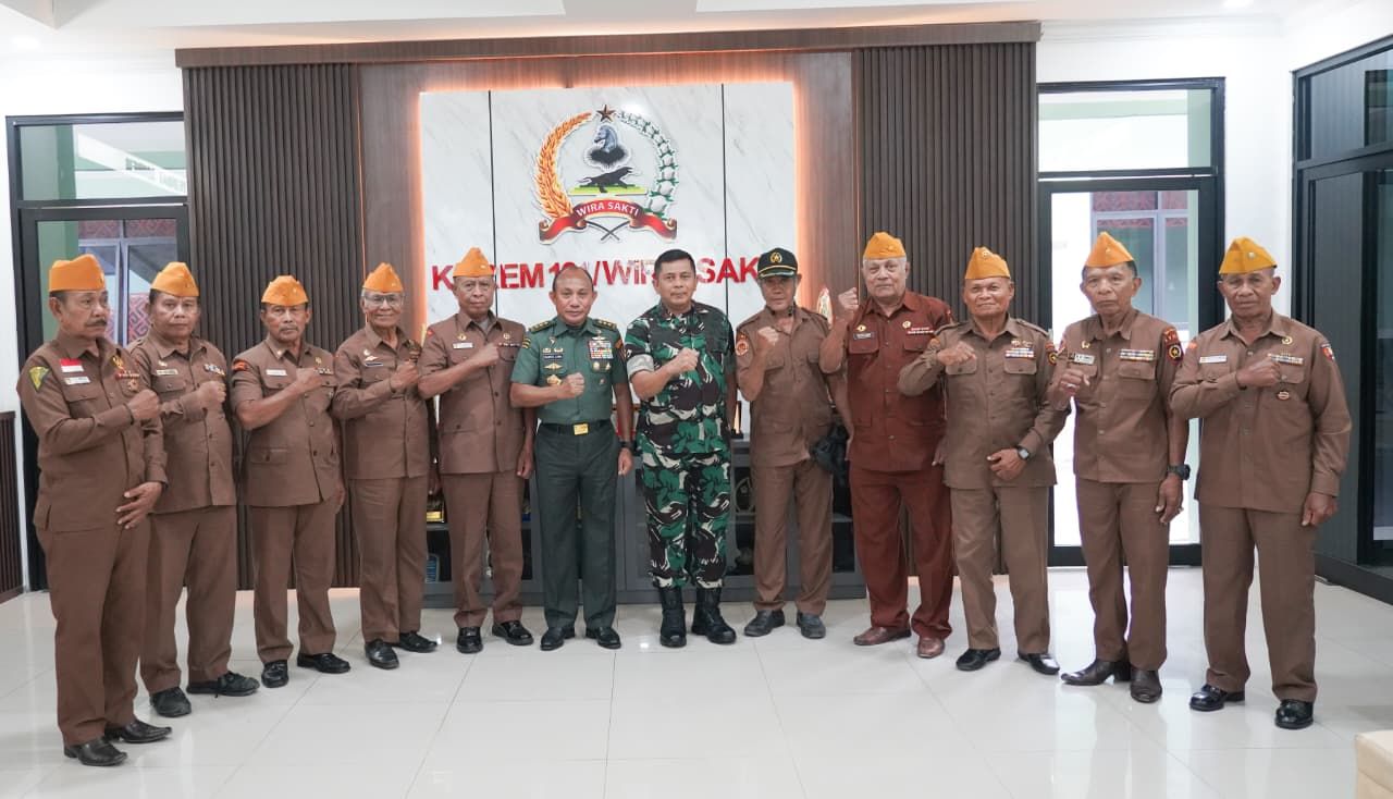 Danrem 161/WS Sambut Kunjungan Silaturahmi Kabacadnas di Makorem 161/WS.