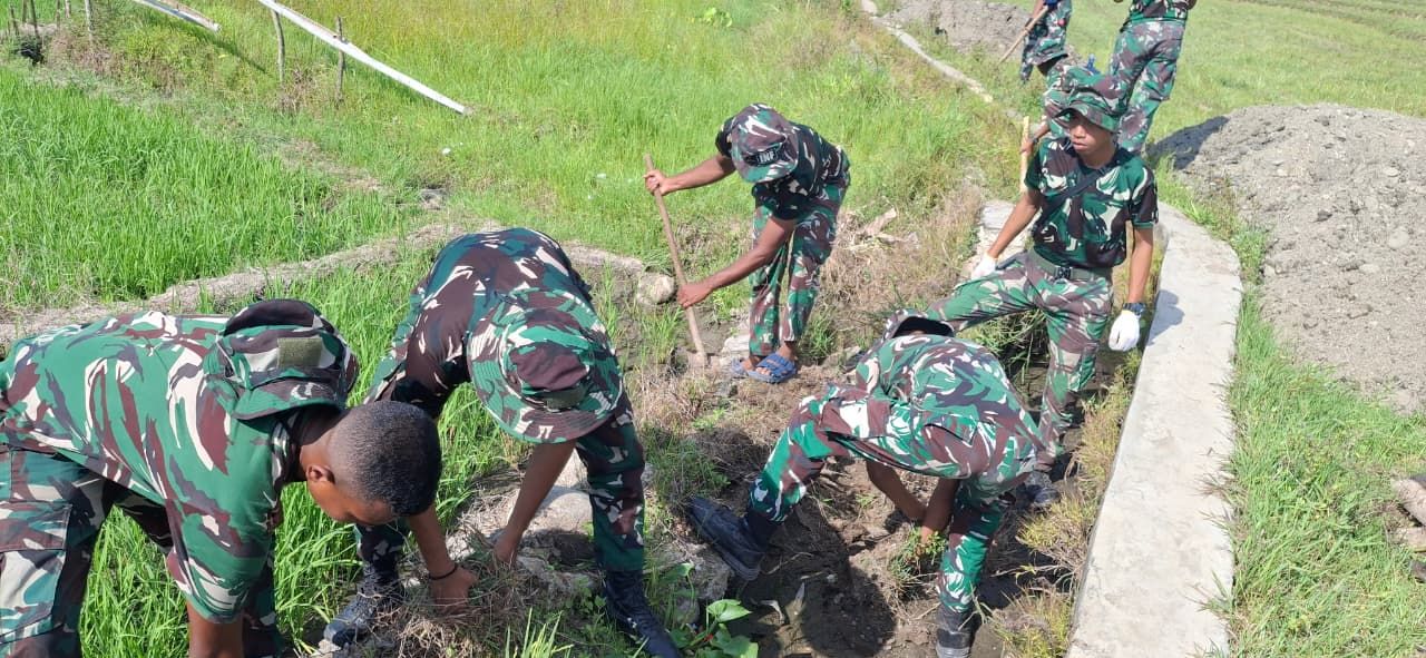 Kodim 1625/Ngada Genjot Pembersihan Saluran Lewur Tepu, TMMD Hari Kedua Capai Target Awal 2%