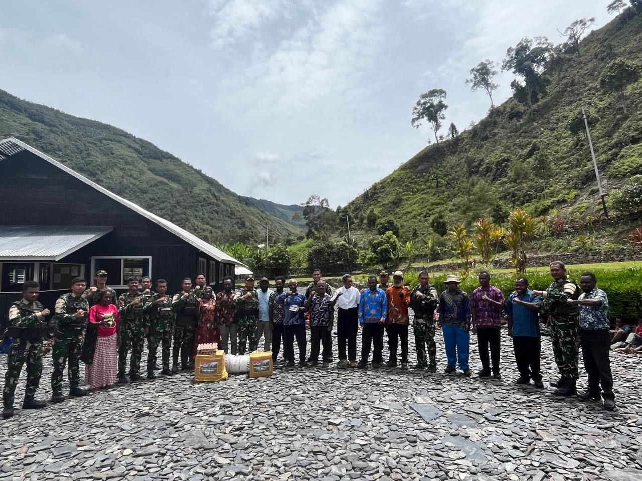 Satgas Yonif 743/PSY Hadirkan Damai dan Harapan Baru di Gereja Kulirik