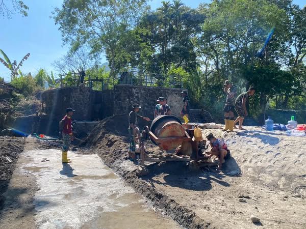 TMMD ke-126 Kodim 1625/Ngada Genjot Pengecoran Lantai Bendungan Panondiwal, Progres Capai 36%