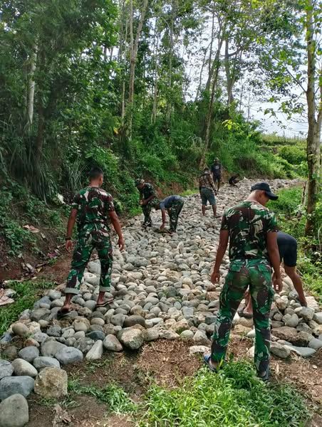 TMMD ke-126 Kodim 1612/Manggarai Percepat Akses Jalan di Desa Rado