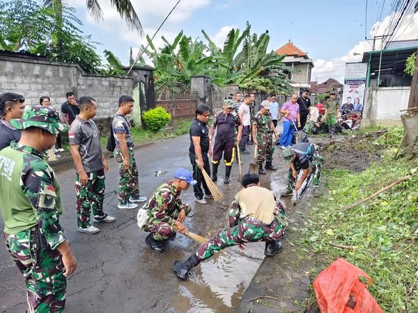 TNI Rakyat Manunggal, Kodim Klungkung Pelopori Kerja Bhakti Di Semarapura Kaja