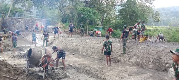 Pengecoran Lantai Bendungan Panondiwal Dikebut, TMMD Ke-126 Kodim 1625/Ngada Terus Beri Dampak Nyata
