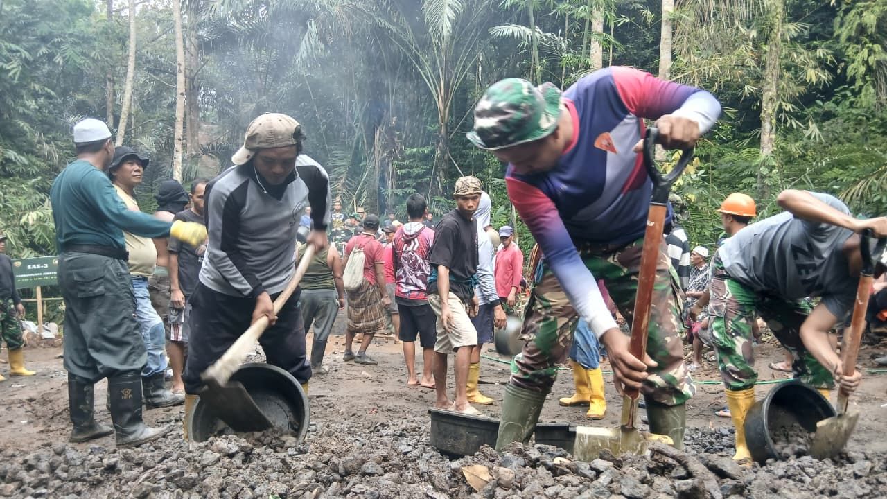 TMMD 126 Kodim 1606/Mataram Satukan Dua Desa Lewat Pembangunan Jembatan