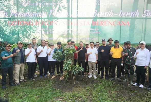 Bersama TNI Gotong Royong Semesta Penanaman Pohon dan Bersih-Bersih Sungai di Seluruh Wilayah Bali