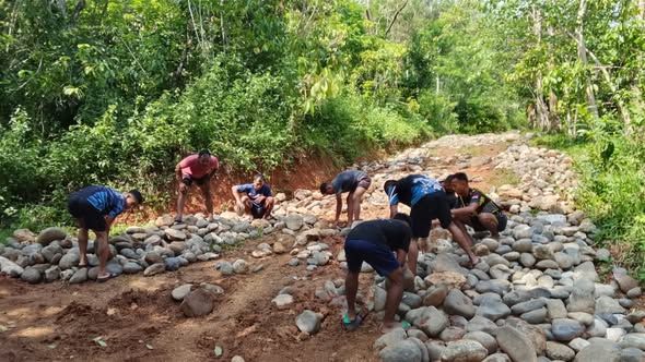 TMMD ke-126: Wujud Nyata Kemanunggalan TNI dan Rakyat di Desa Rado