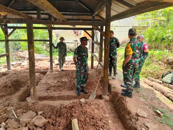 Tim Wasev TMMD ke-126 Kodim 1612/Manggarai Tinjau Lokasi RTLH di Desa Barang