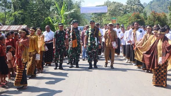 Dandim 1625/Ngada Dampingi Kunjungan Kerja Pati Staf Khusus Kasad di TMMD ke-126 Riung Barat