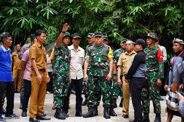 Kasdam IX/Udayana Dampingi Aspers KASAD Tinjau Progres TMMD Ke 126 di Badung