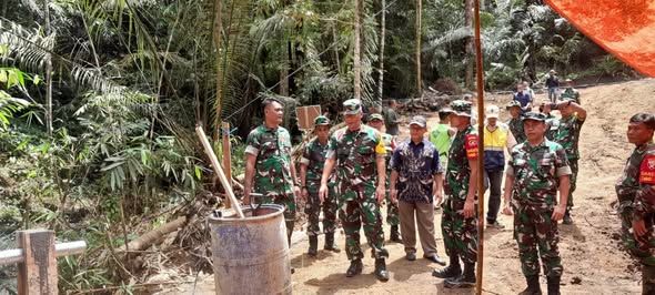 TMMD ke-126 Kodim 1606 Mataram Giat Bangun Desa, Tim Wasev Apresiasi Semangat Warga
