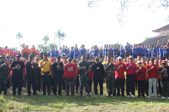 Dandim Tabanan Bersama Forkopimda Gotong Royong Semesta Berencana di Desa Beraban