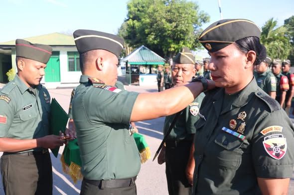 Dandim 1604 Kupang Kukuhkan Danramil Perempuan Pertama di Jajaran   Drag