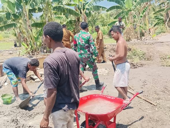 Kodim 1603/Sikka Dorong Pembangunan Desa Lewat Karya Bakti Babinsa di Talibura