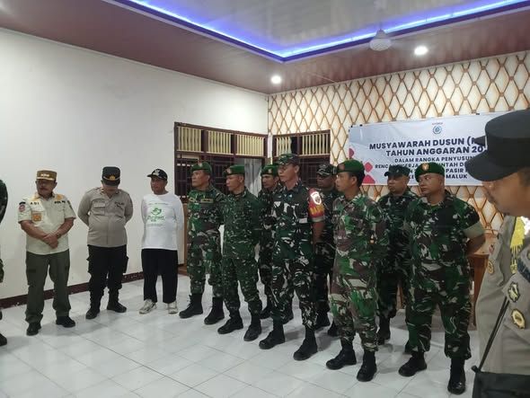 TNI–Polri Gelar Operasi Gabungan Cegah Penyakit Masyarakat di Kecamatan Maluk