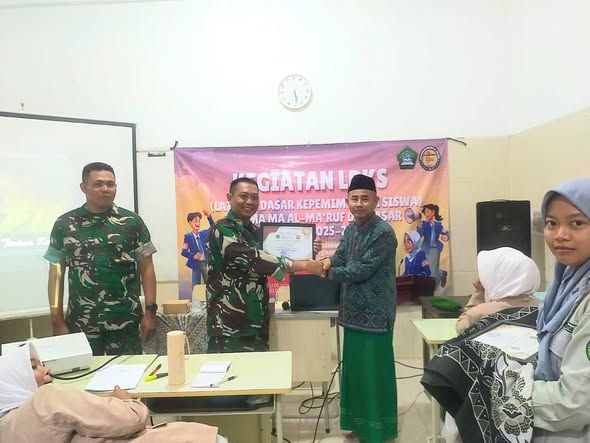 Babinsa Ubung Latih Kedisiplinan Siswa Aliyah Al-Makruf Denpasar Tumbuhkan Jiwa Kepemimpinan