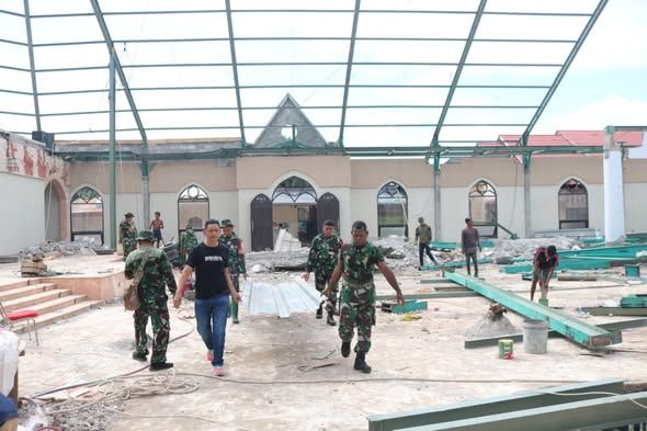 Kodim Kupang Laksanakan Karya Bhakti Rehap Gereja GMIT