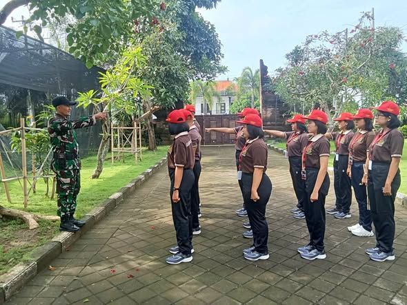 Babinsa Mengwitani Latih PBB CPNS Kejari Badung, Bentuk Karakter Disiplin.