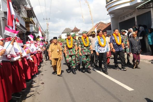 Dandim Klungkung Dampingi Penilaian Kampung Pancasila Pusat Di Desa Kampung Gelgel