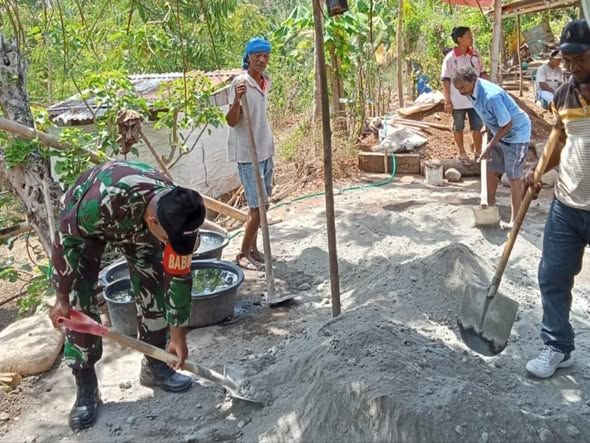 Gotong Royong Bangun Bak PAH, Babinsa dan Warga Perkuat Ketahanan Air Desa