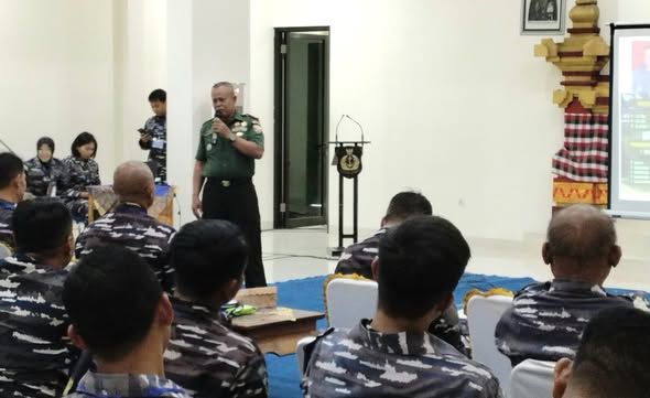 Danramil Denpasar Timur Narasumber Penataran Katpuan Ter TNI AL. 