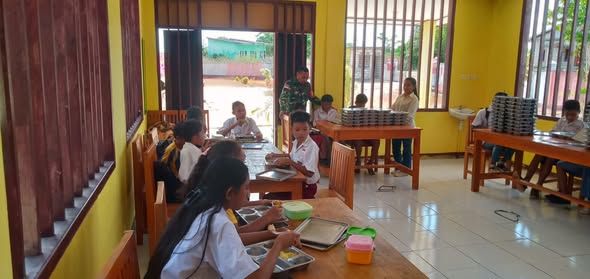 3040 Siswa dan 25 Ibu Menyusui Terima Menu Makanan Bergizi Gratis di Rote Ndao