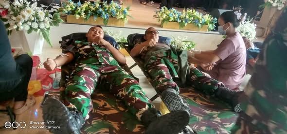 Dandim Klungkung Kerahkan Personel Sukseskan Donor Darah Di Gereja GBI Rock 