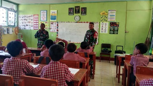 Kodim 1606 Mataram Ajarkan Matematika Gasing di Dasan Geres