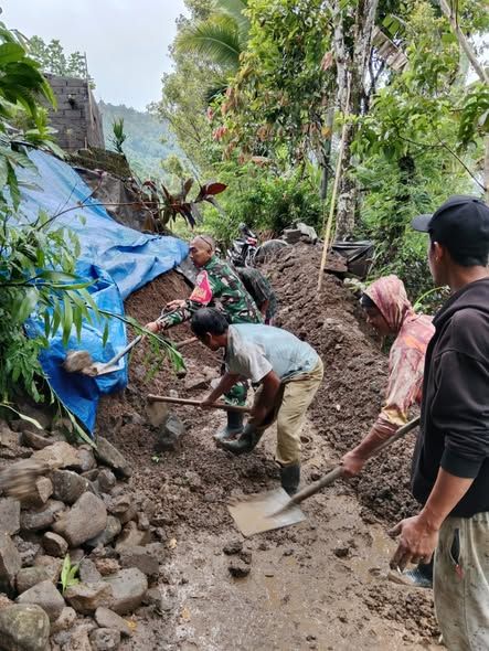 Cegah Longsor Susulan, Babinsa Desa Sepang dan Masyarakat Sigap Tangani Kerusakan Senderan