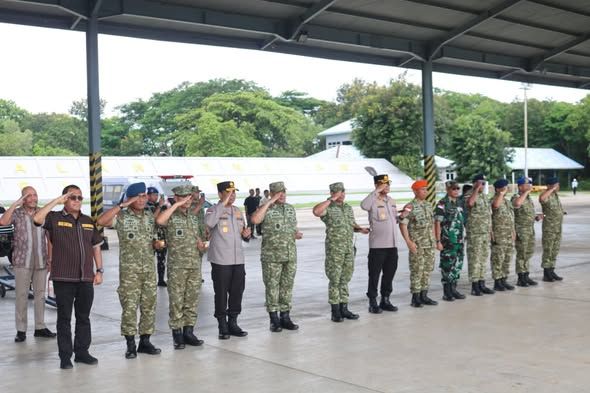 Forkopimda NTT Lepas Kepulangan Menhan RI