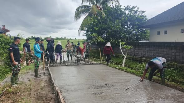 Dansatgas TMMD 127 Jembrana Pastikan Kualitas Jalan di Desa Penyaringan Gunakan Standar Teknis Kuat