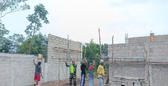 Aksi Nyata Babinsa di Lanaus, Gotong Royong Percepat Pembangunan KDKMP