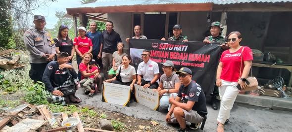 Dandim Klungkung Bersama Yayasan Satu Hati Bali Dan CSR Oriana Eyewear Serahkan Bedah Rumah RTLH Di Desa Gunaksa