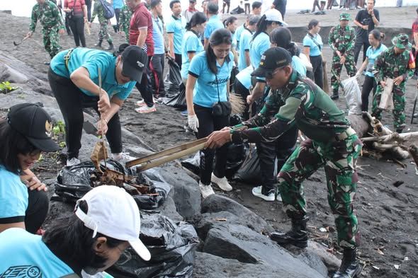 Gerakan Bali Bersih Sampah, Ribuan Personel Serbu Pantai Watu Klotok