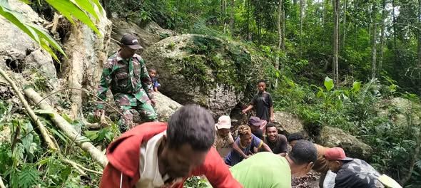 Babinsa Talwai dan Warga Gotong Royong Siapkan Pembangunan Pasar Desa