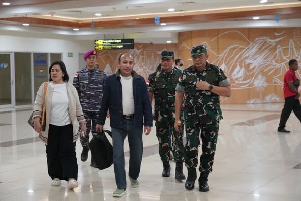 Tiba di Kupang, Letjen TNI Gabriel Lema Disambut Hangat Jajaran TNI