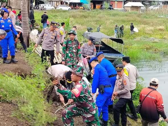 Seribu Warga Bersama TNI–Forkopimda Bersihkan Danau Batur, Wujud Nyata Gerakan Bali Bersih