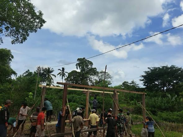 Semangat Gotong Royong, Babinsa dan Jemaat Hamaya Monung Bersatu