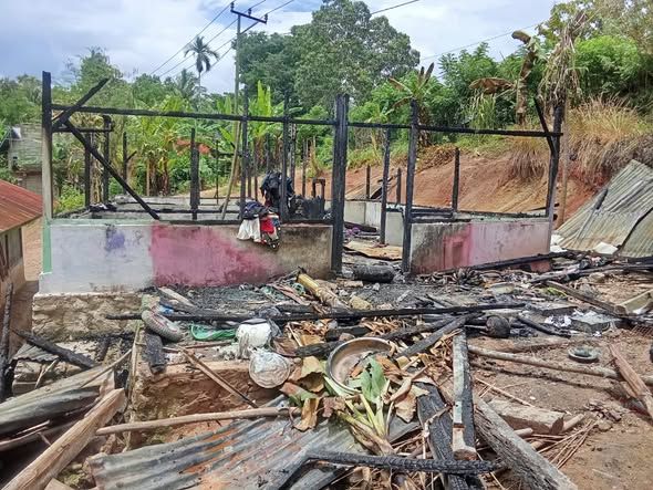 Kebakaran Hebat di TTS Hanguskan Rumah dan Kios Warga, Babinsa Gerak Cepat di Lokasi