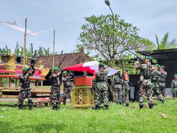 Kodim Klungkung Gelar Upacara Militer, Beri Penghormatan Terakhir kepada Peltu (Purn) I Ketut Nusa