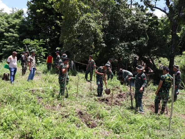 Gotong Royong TNI dan Warga, Pembangunan Jembatan Perintis di Sumba Tengah Dimulai   Drag