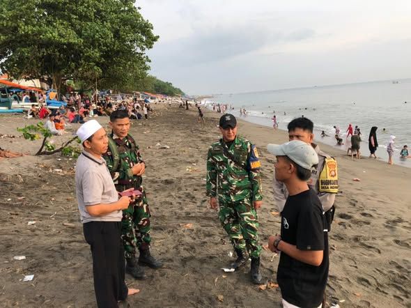 Lebaran Ketupat di Pantai Meninting Aman dan Meriah, Aparat Gabungan Turun Langsung