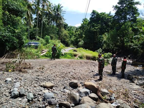 Pastikan Tepat Sasaran, Kasdim Karangasem Dampingi Survei Lokasi Pembangunan Jembatan
