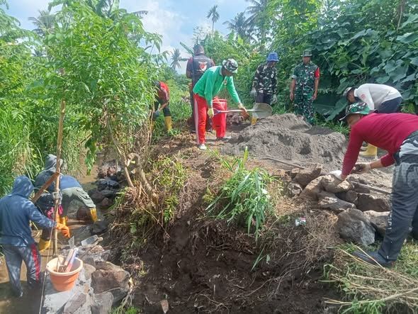 Kasdim Lombok Timur Tinjau Pembangunan Talud TMMD, Perkuat Jalan dan Cegah Longsor