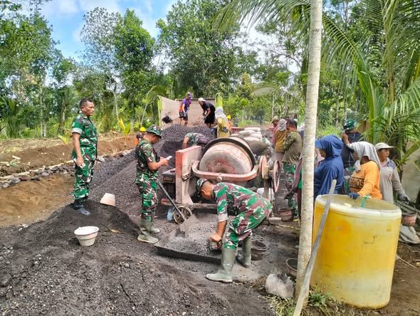 TMMD Karangasem Bangun Saluran Beton Cyclop, Progres Capai 32 Persen