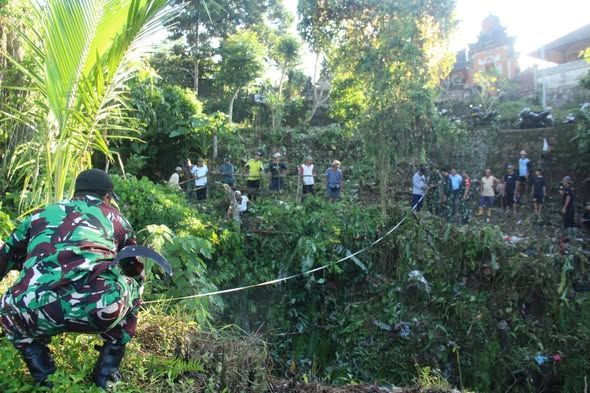 Kodim Klungkung Gotong Royong Bersama Warga, Siapkan Lokasi Pembangunan Jembatan Permanen